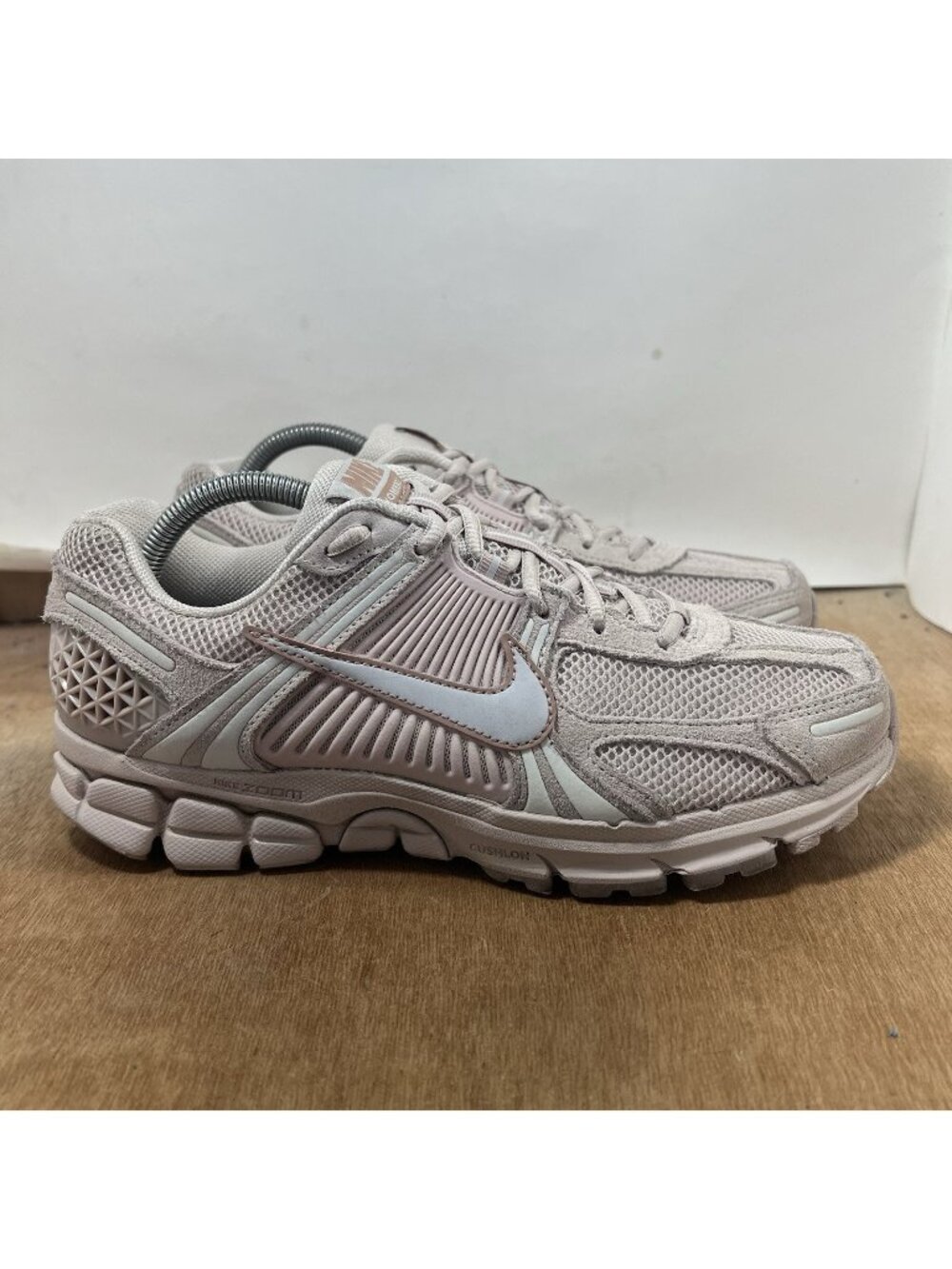 Nike Zoom Vomero 5 Shale Red Rev Stardust Vast Grey HQ0458-600 Women Size 10